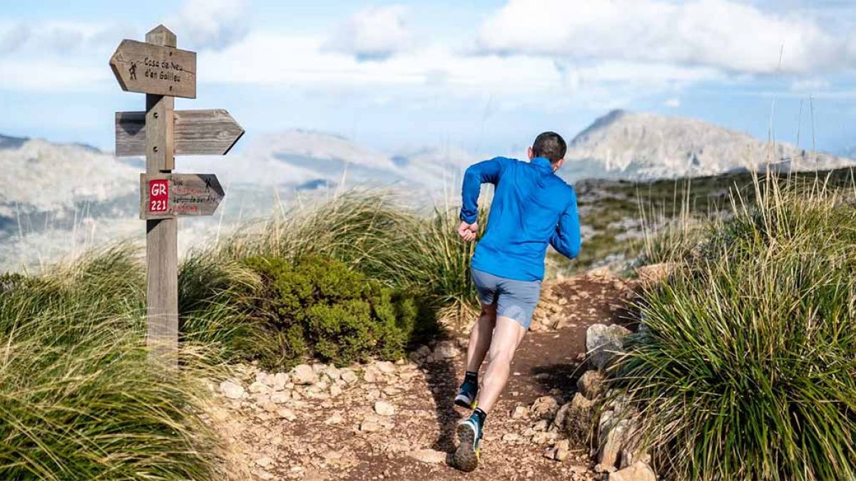 Corredores de montaña en trail running por la Serra de Tramuntana